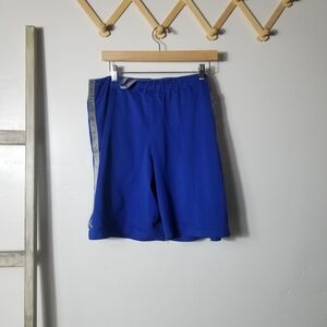 UNDER ARMOUR MEN'S BLUE ATHLETIC SHORTS SIZE XL (PLEASE SEE ALL PHOTOS)